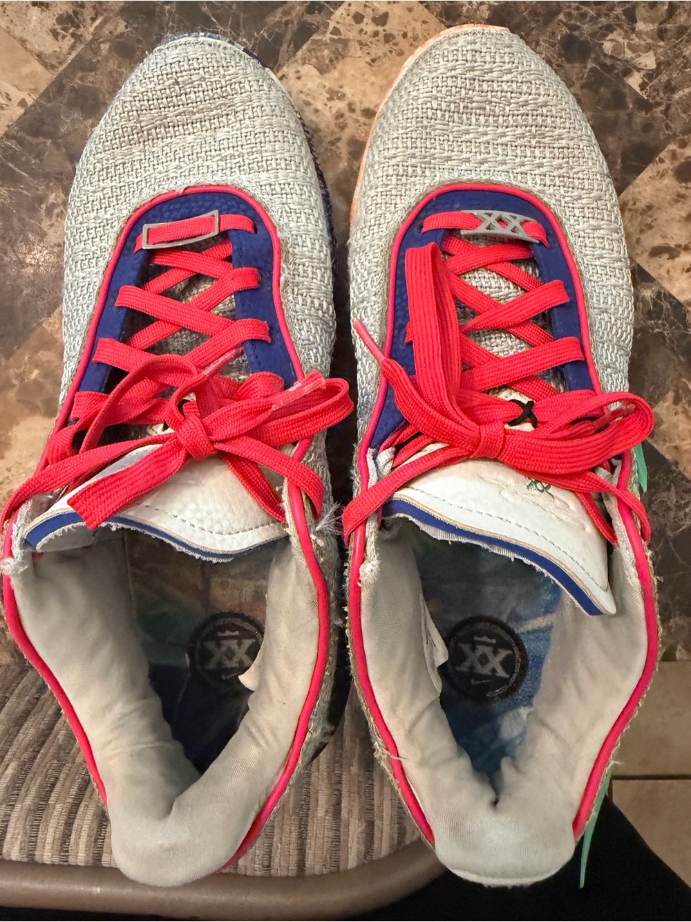Men's Casual Knit Sneakers in Gray with Red and Blue Accents